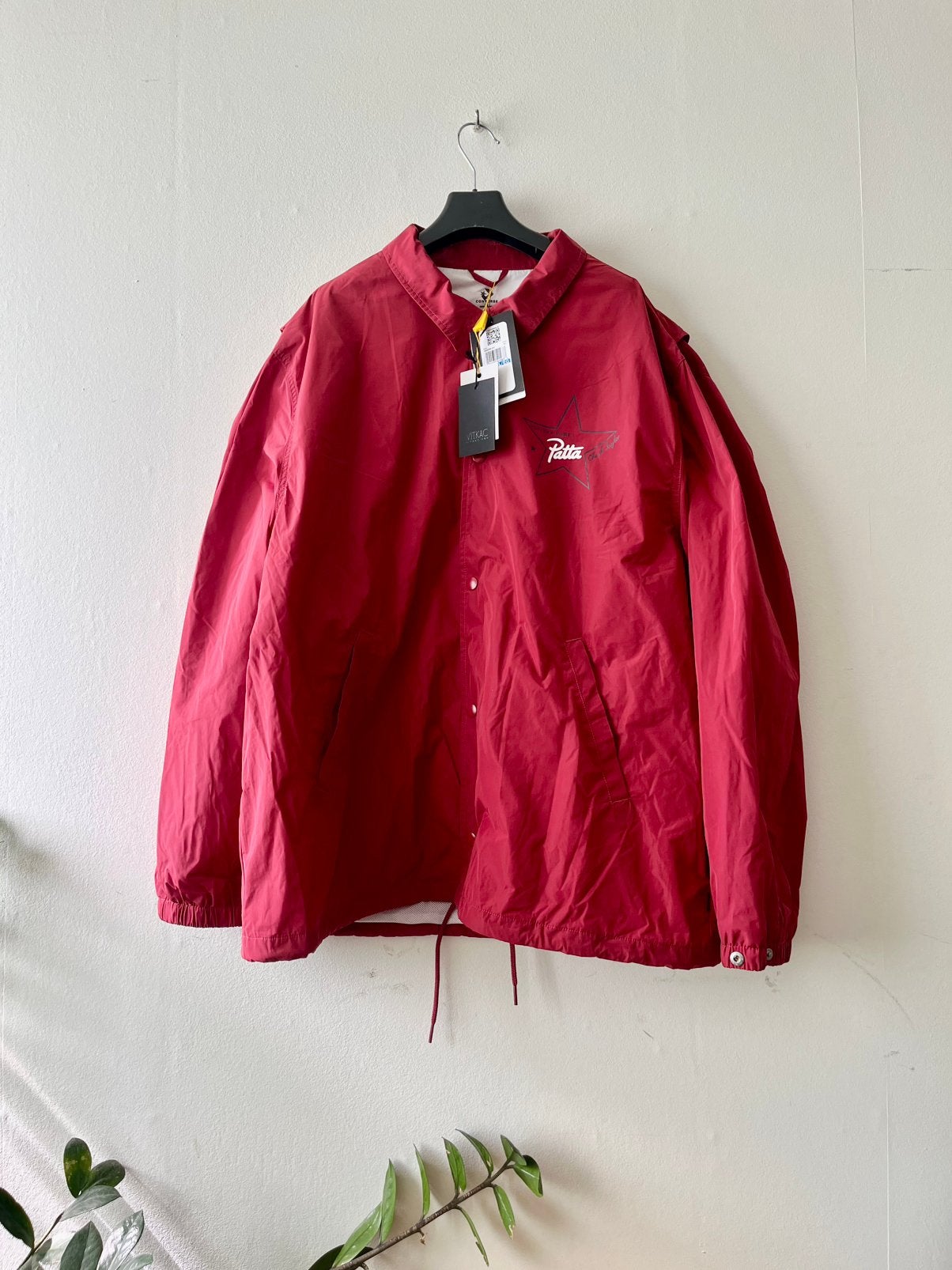 Converse Patta coach rain jacket 20 down XL new, Verzenden, Nieuw, Maat 56/58 (XL), Rood