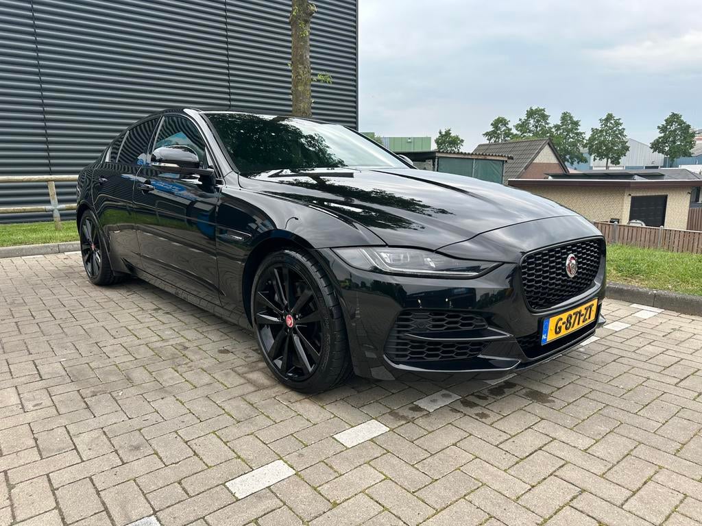 Jaguar XE 2.0 250pk AWD Automaat 2020 Zwart, Auto's, Achterwielaandrijving, 1800 kg, 4 cilinders, Zwart