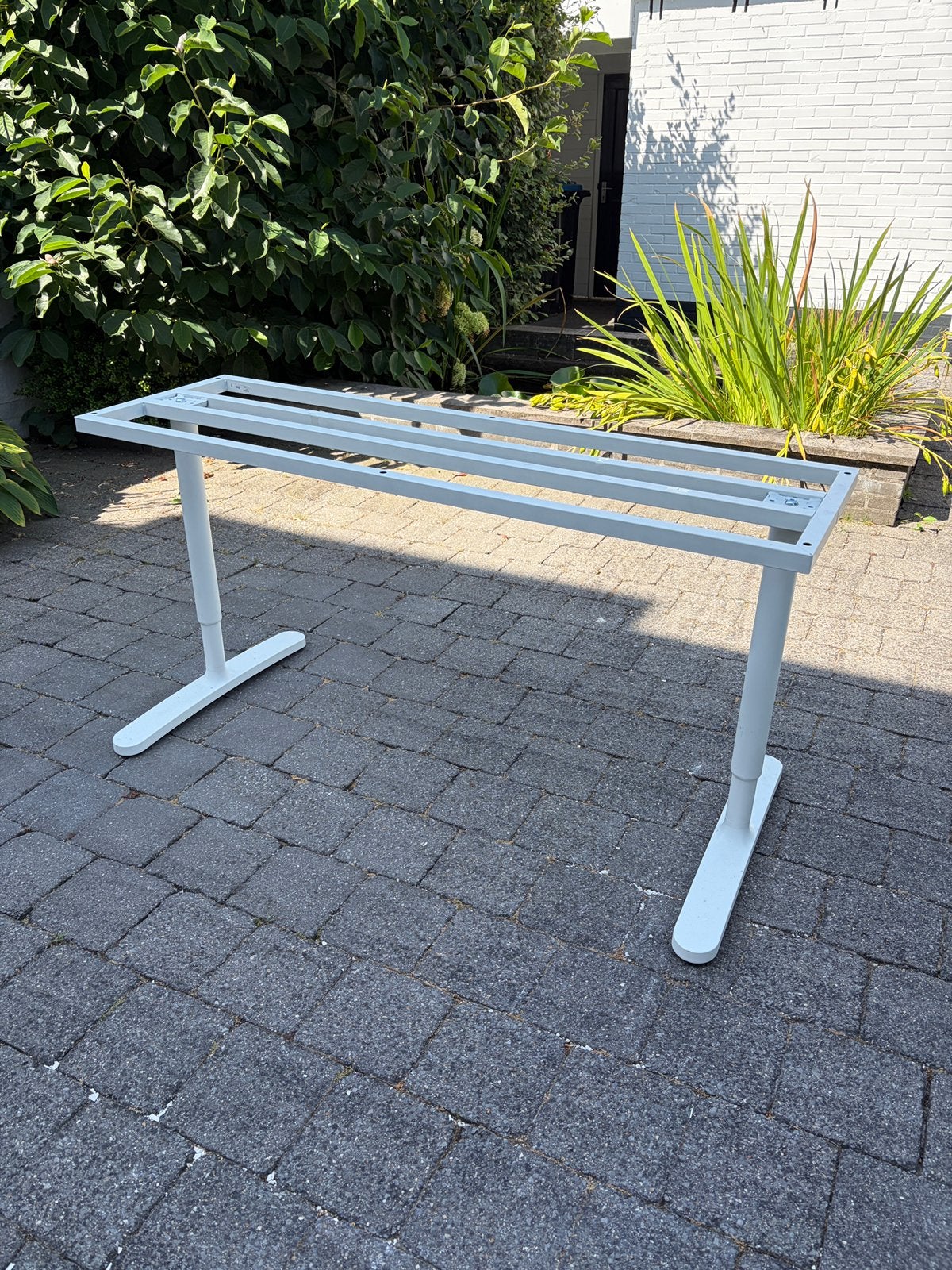 Ikea Bekant bureau frame, Huis en Inrichting, Ophalen, Zo goed als nieuw