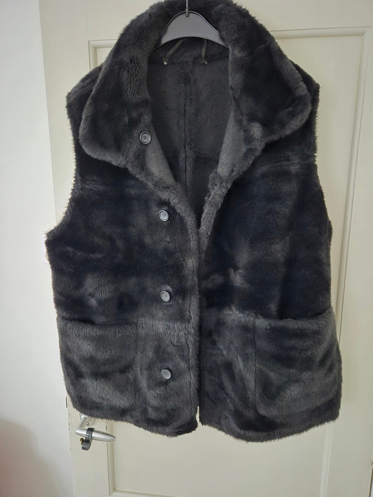 Zwarte fake fur bodywarmer maat 44/46, Kleding | Dames, Bodywarmers, Ophalen of Verzenden, Zo goed als nieuw, Zwart