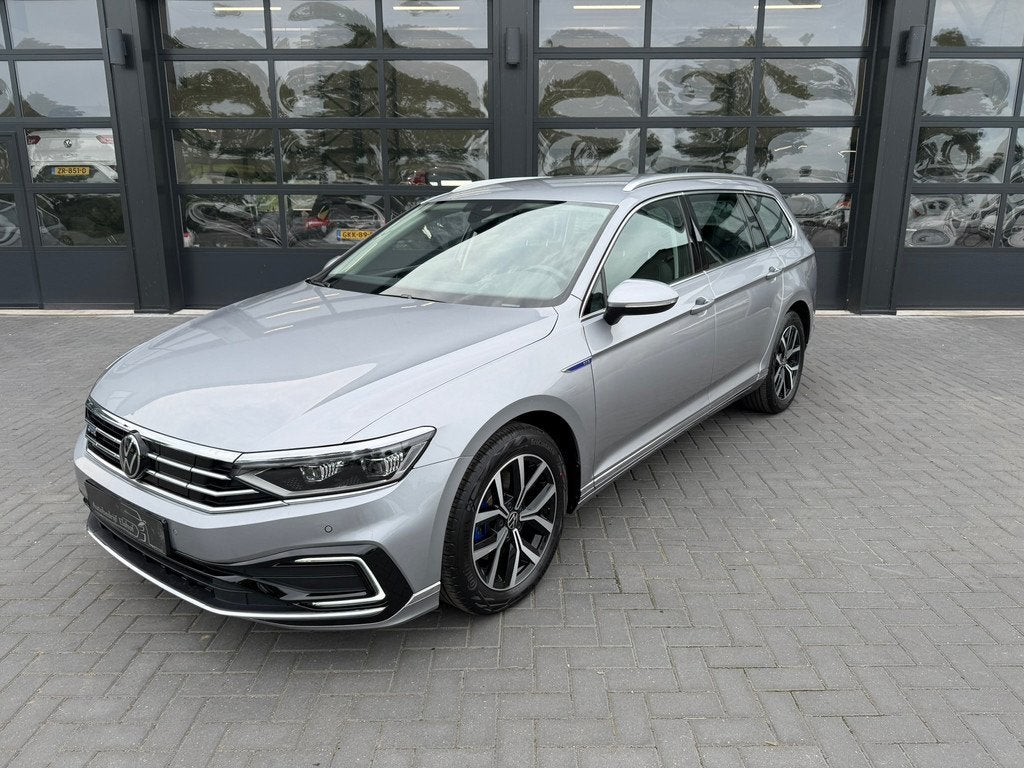 Volkswagen Passat Variant GTE 1.4 TSI Business (bj 2021), Auto's, Automaat, Gebruikt, 4 cilinders, Hybride Elektrisch/Benzine