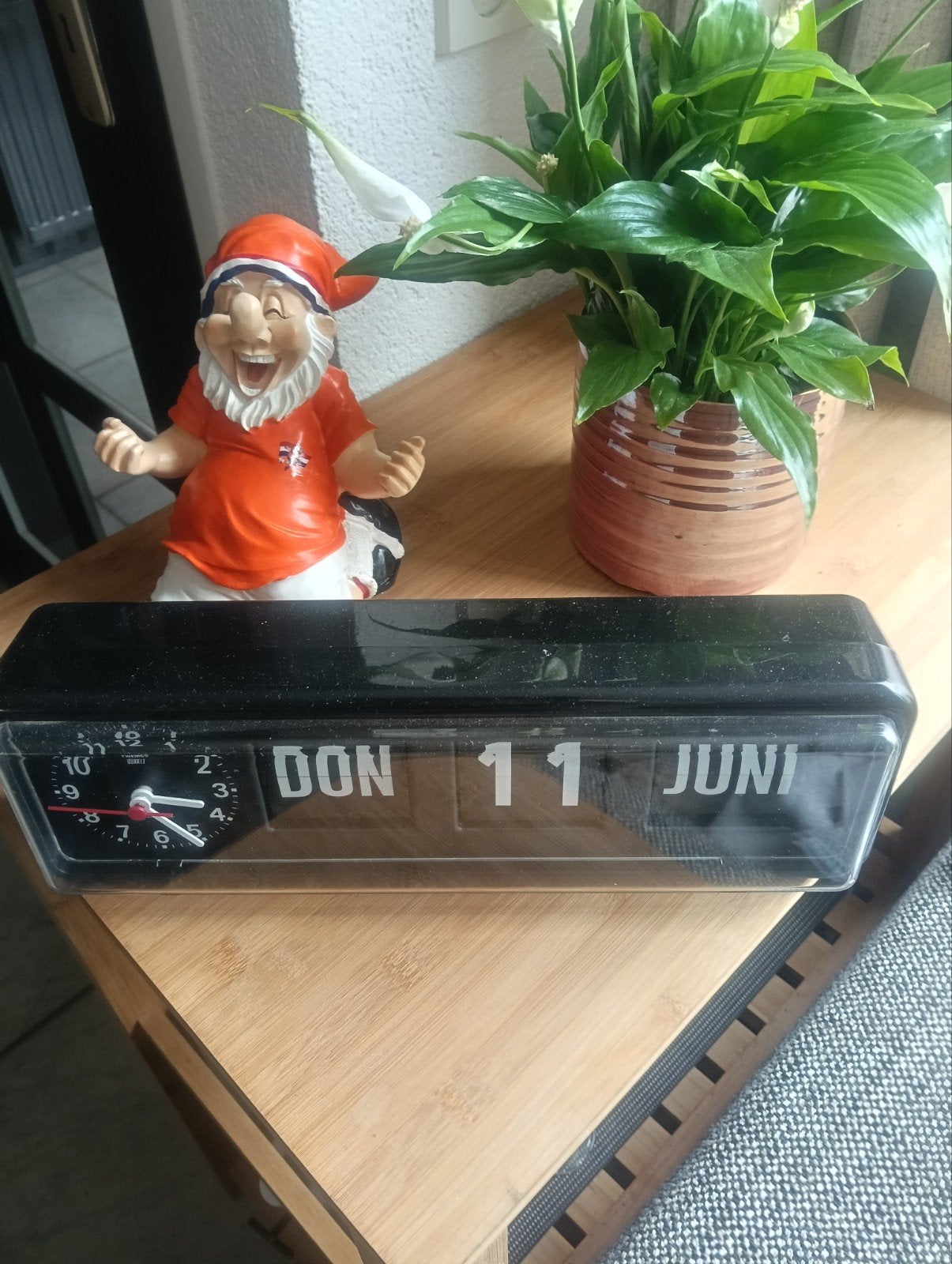 Dementie klok ter ondersteuning, Ophalen