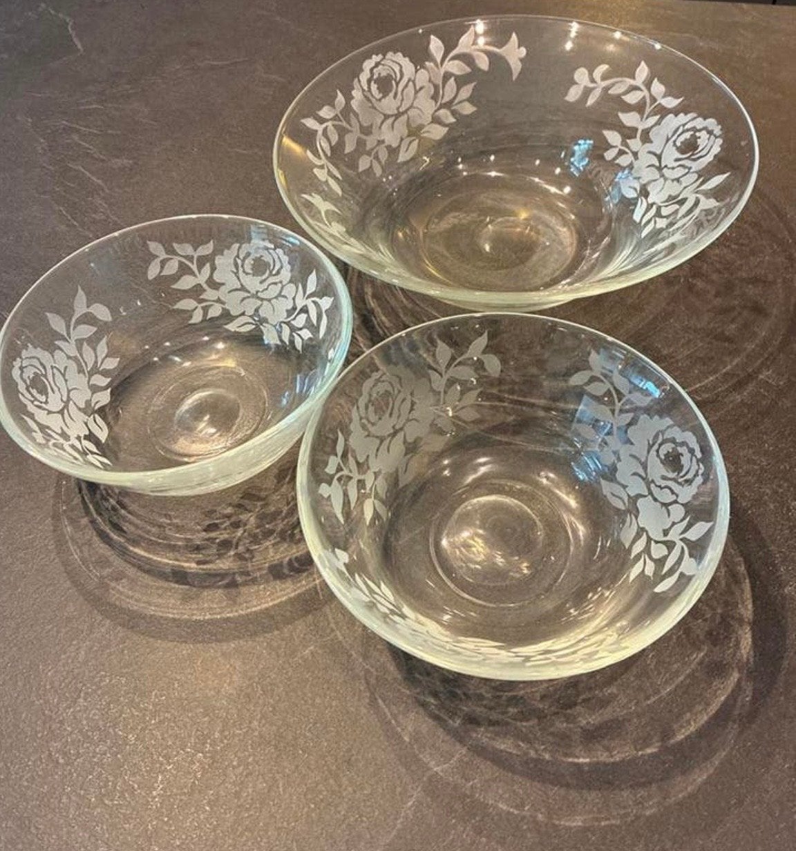 Set van 3 glazen schalen met rozenpatroon, Antiek en Kunst, Antiek | Schalen, Ophalen