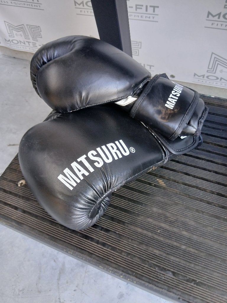 7 paar Matsuru en Outshock bokshandschoenen in diverse maten, Ophalen, Gebruikt, Bokshandschoenen