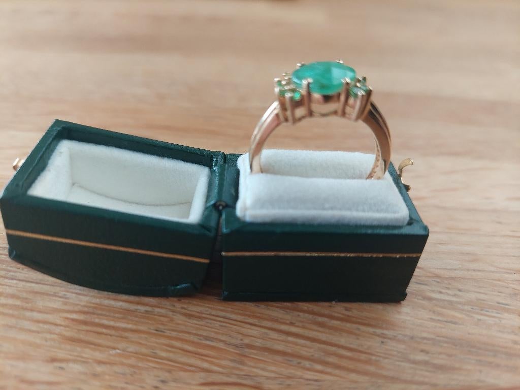 14 karaat gouden ring met smaragd en spinel 585, Sieraden, Tassen en Uiterlijk, Ringen, Verzenden, 19 tot 20, Zo goed als nieuw