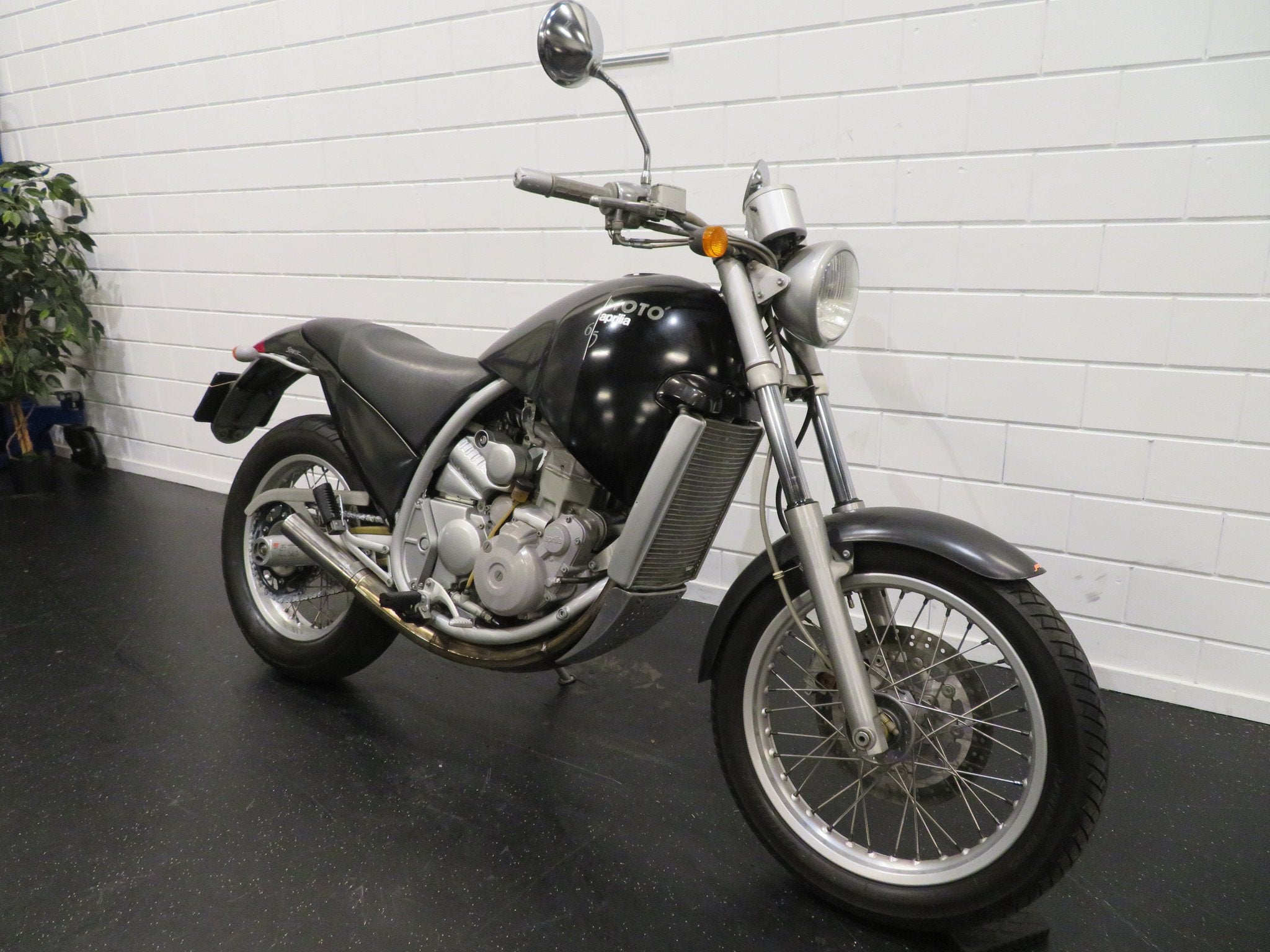 Aprilia MOTO 6.5 STARCK ZELDZAAM (bj 1995), Motoren, Motoren | Aprilia, Bedrijf, Toermotor