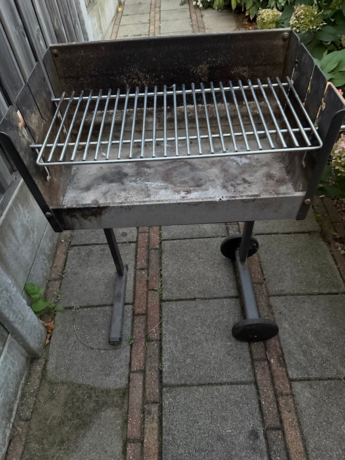 Robuuste houtskoolbarbecue op wielen - Ideaal voor de zomer, Tuin en Terras, Ophalen, Gebruikt