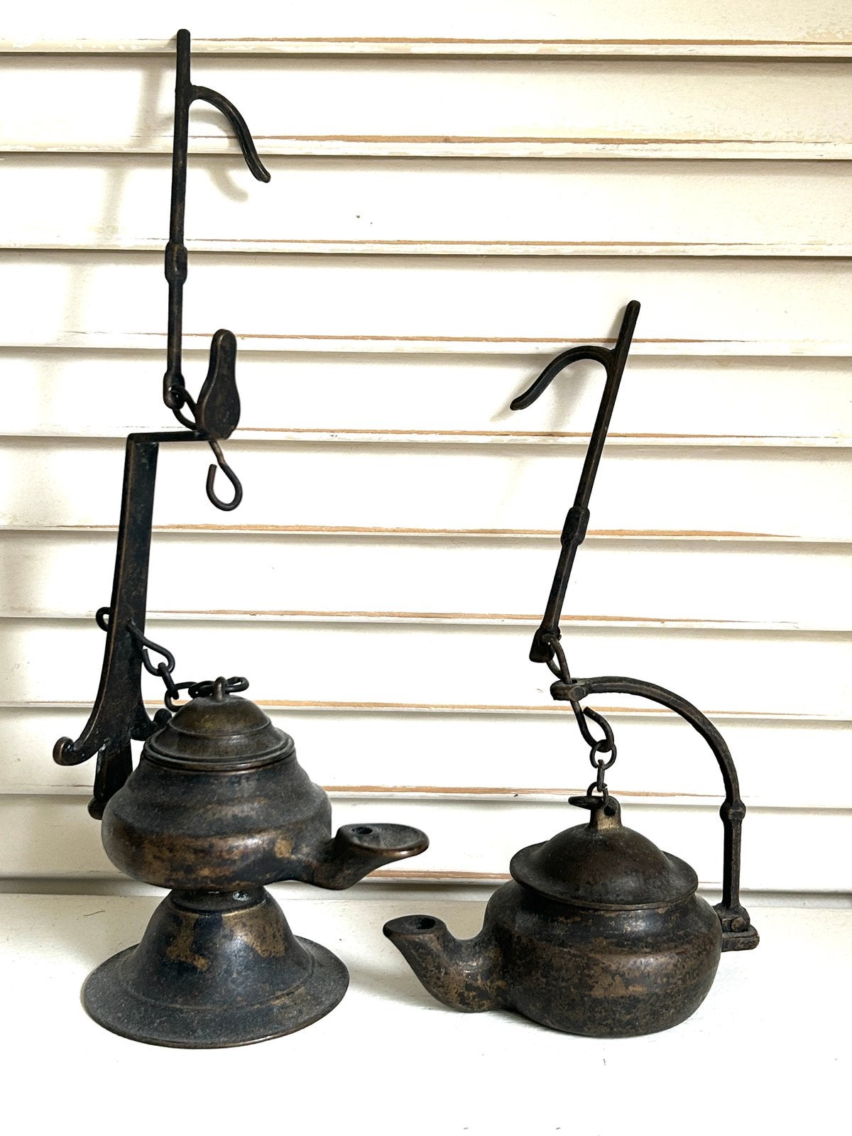 Twee antiek bronzen tuitlampjes olielamp, Ophalen, Brons
