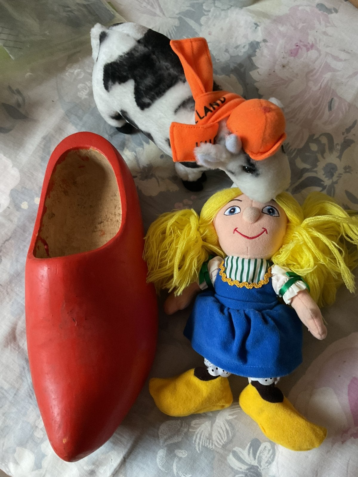 Hollandse houten klomp en knuffels, Ophalen of Verzenden