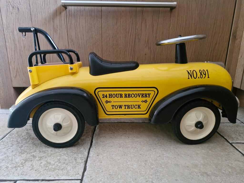 Gele Loopauto '24 Hour Recovery Tow Truck' No. 891, Kinderen en Baby's, Speelgoed | Buiten | Voertuigen en Loopfietsen, Ophalen