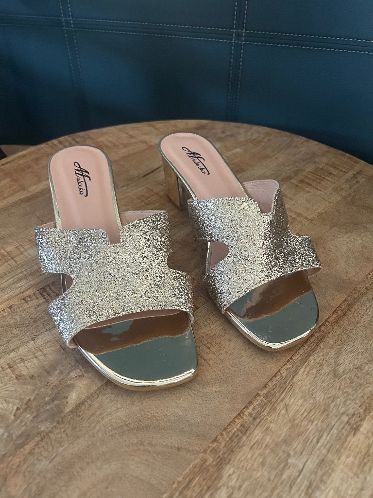 Slippers, Overige kleuren, Zo goed als nieuw, Ophalen, Slippers