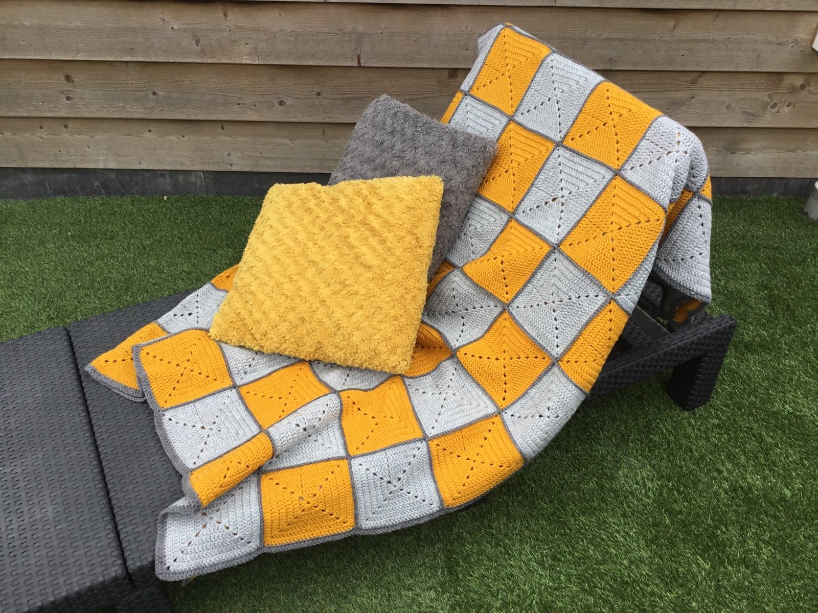 Twee kussens en plaid/deken 170x200 kleur oker geel, Huis en Inrichting, Meerkleurig, Met print, Vierkant, Ophalen of Verzenden