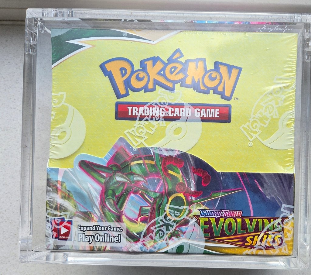 Mint Evolving Skies Booster box inc acryl, Ophalen of Verzenden, Nieuw, Boosterbox