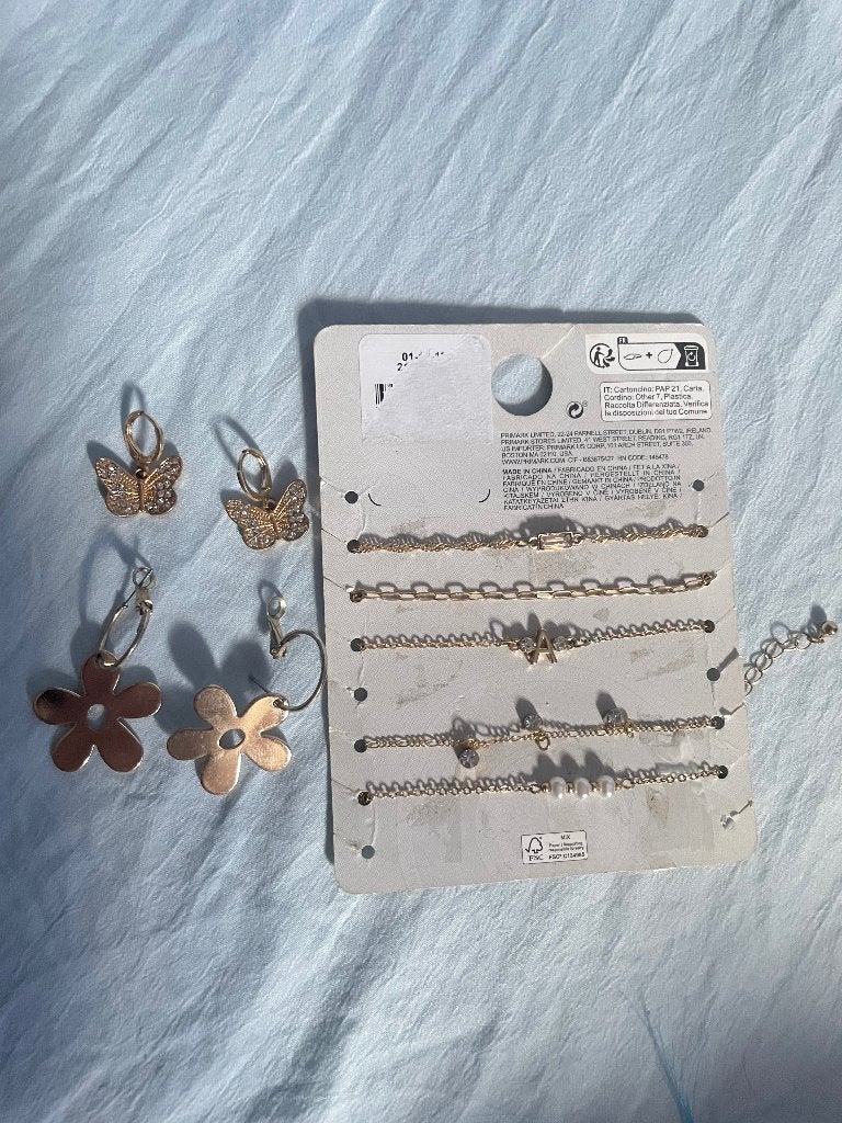 Gouden armbanden en oorbellen, Overige materialen, Hangers, Ophalen of Verzenden, Zo goed als nieuw