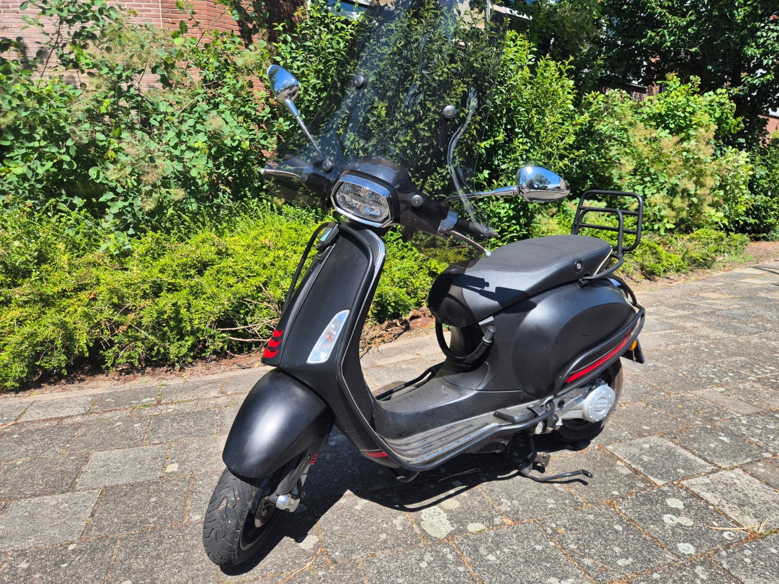 Vespa Sprint Mat Zwart 25km, Ophalen, Zo goed als nieuw, Benzine, Vespa
