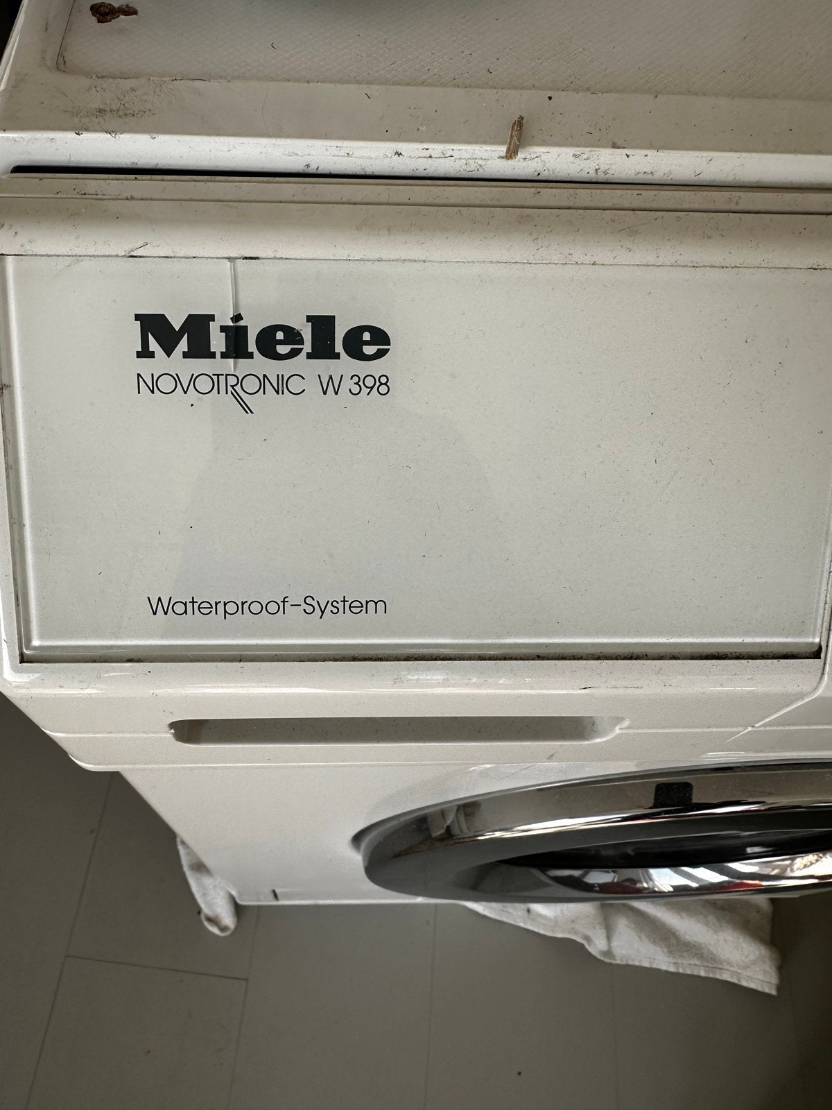 Miele Novotronic W 398 Wasmachine - Lekt water (voor onderde, Ophalen, Niet werkend, Voorlader