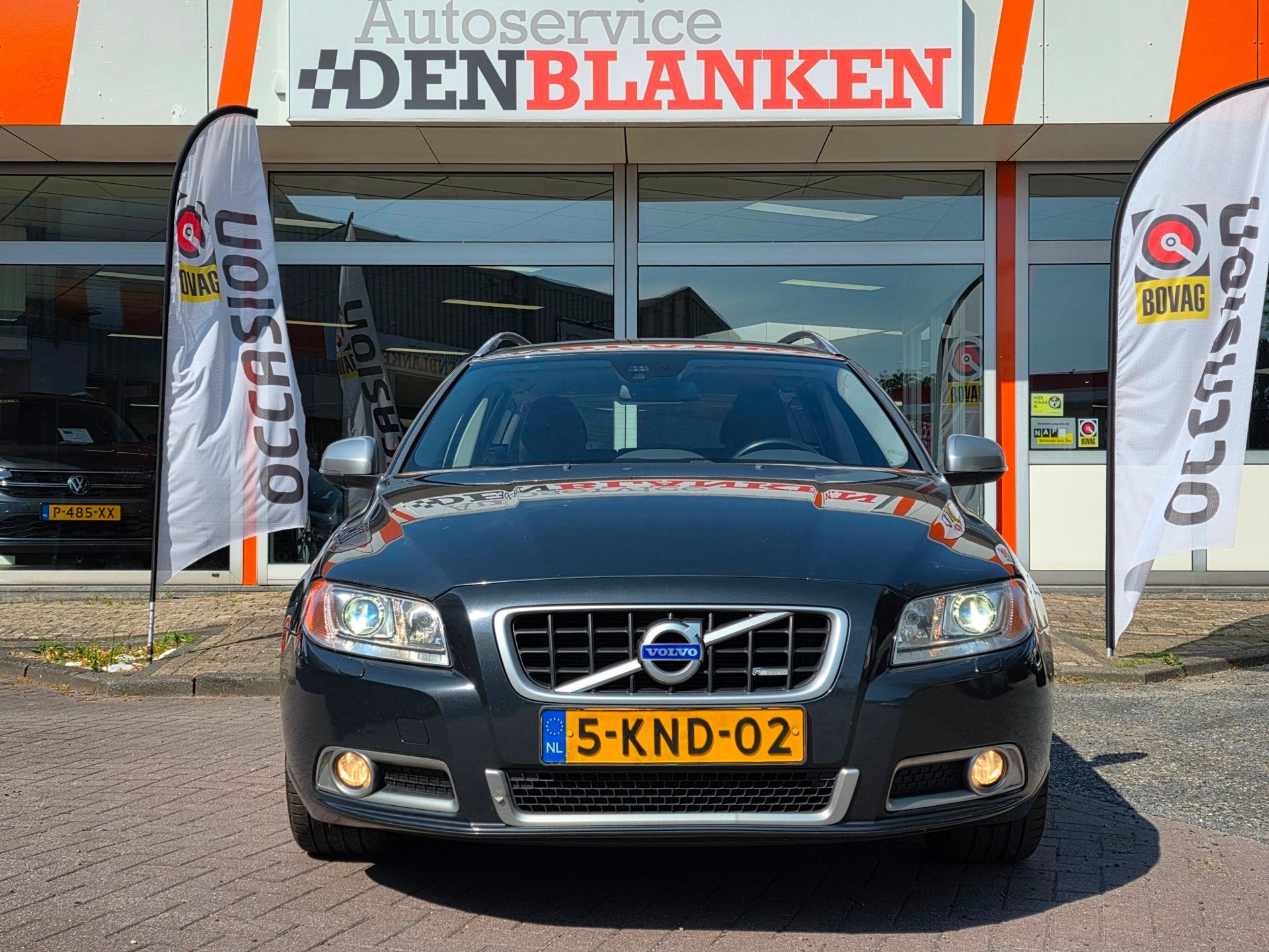 Volvo V70 1.6 T4 R-Edition Automaat BJ.2013 / Navi / Leder /, Zwart, 4 cilinders, Xenon verlichting, 1600 kg