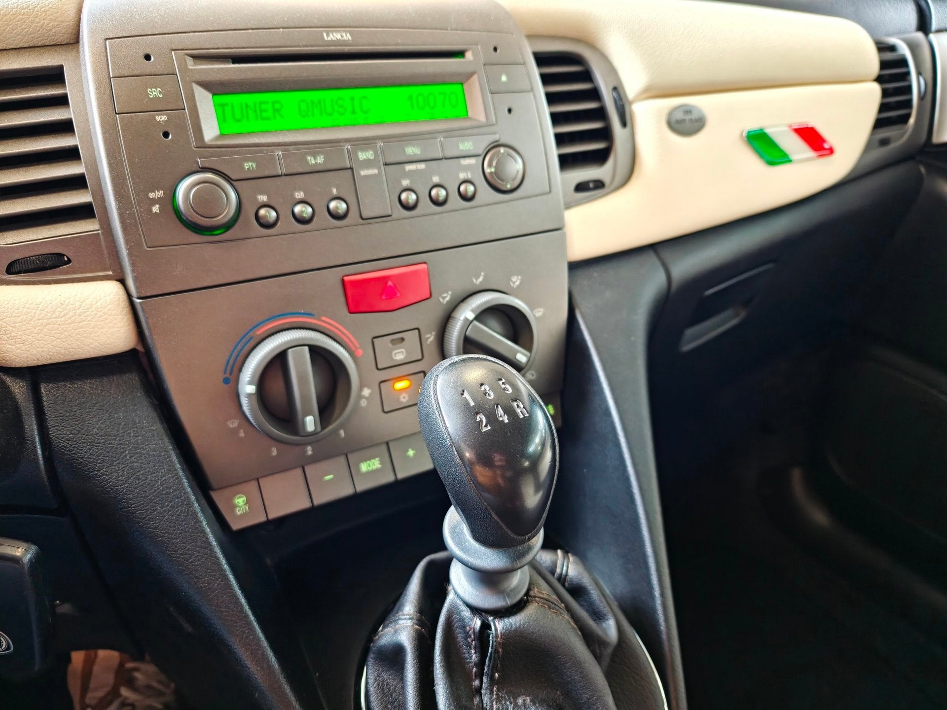 Lancia Ypsilon 1.4-16V Argento Airco 2e eigenaar NL-NAP, Auto's, Voorwielaandrijving, 400 kg, Wit, Origineel Nederlands