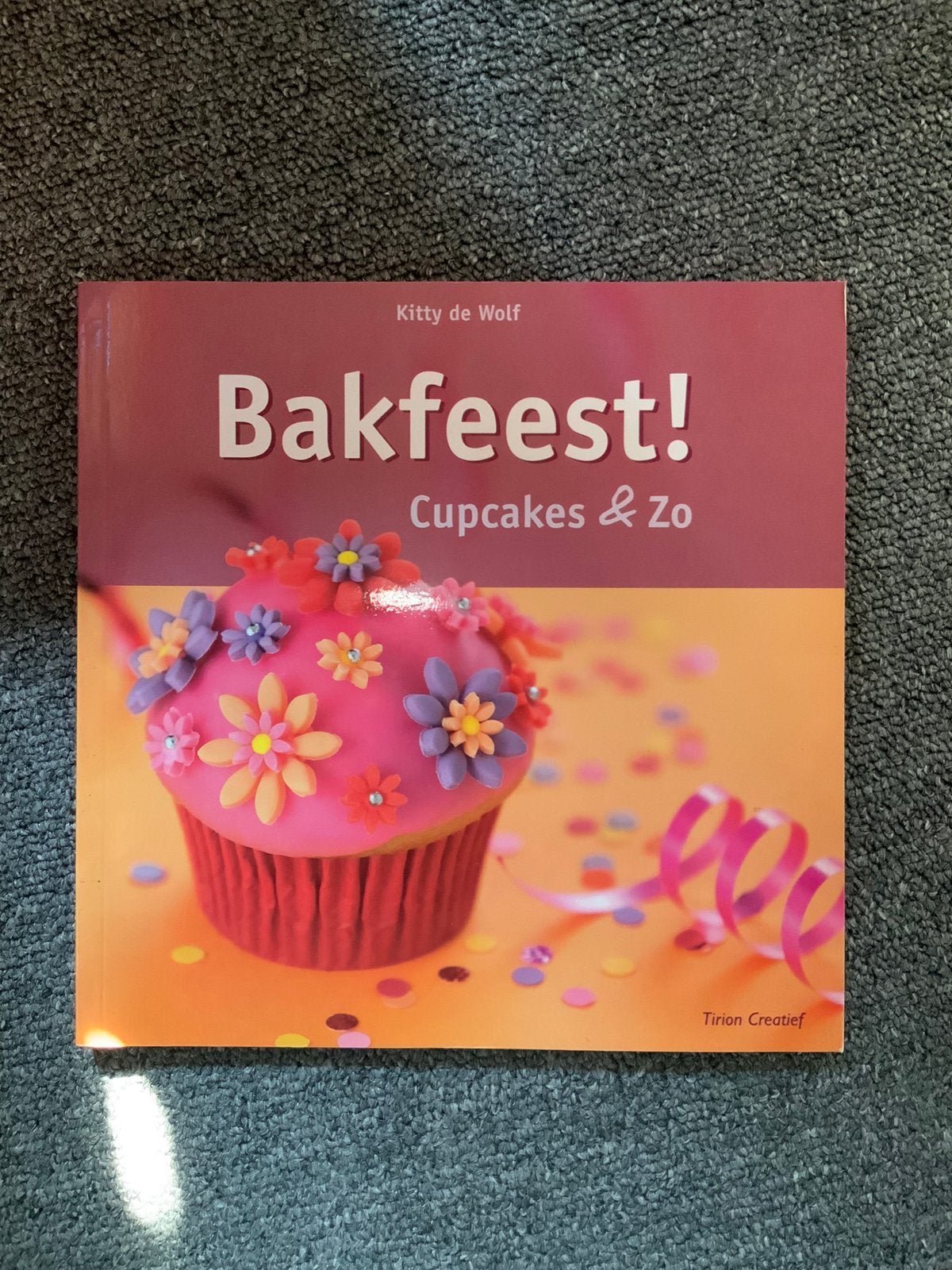 boekje om met de kids Cupcakes te bakken.VanKitty de Wolf., Ophalen of Verzenden, Zo goed als nieuw, Cupcakes, Boek of Tijdschrift