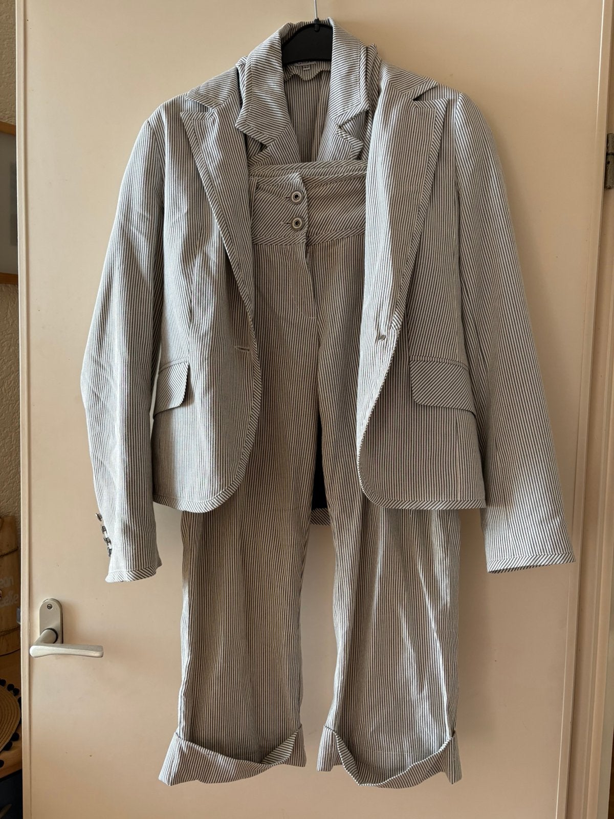 Driekwart broek met jasje en gilet, 1x gedragen, maat 38, Kleding | Dames, Ophalen, Zo goed als nieuw, Maat 38/40 (M), Wit