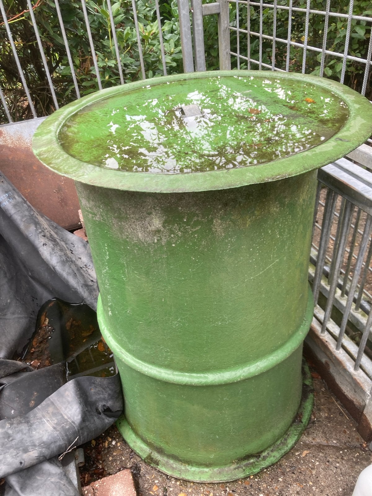 Grote groene ton/vat - ideaal voor wateropslag of decoratie, Tuin en Terras, Ophalen of Verzenden, Gebruikt