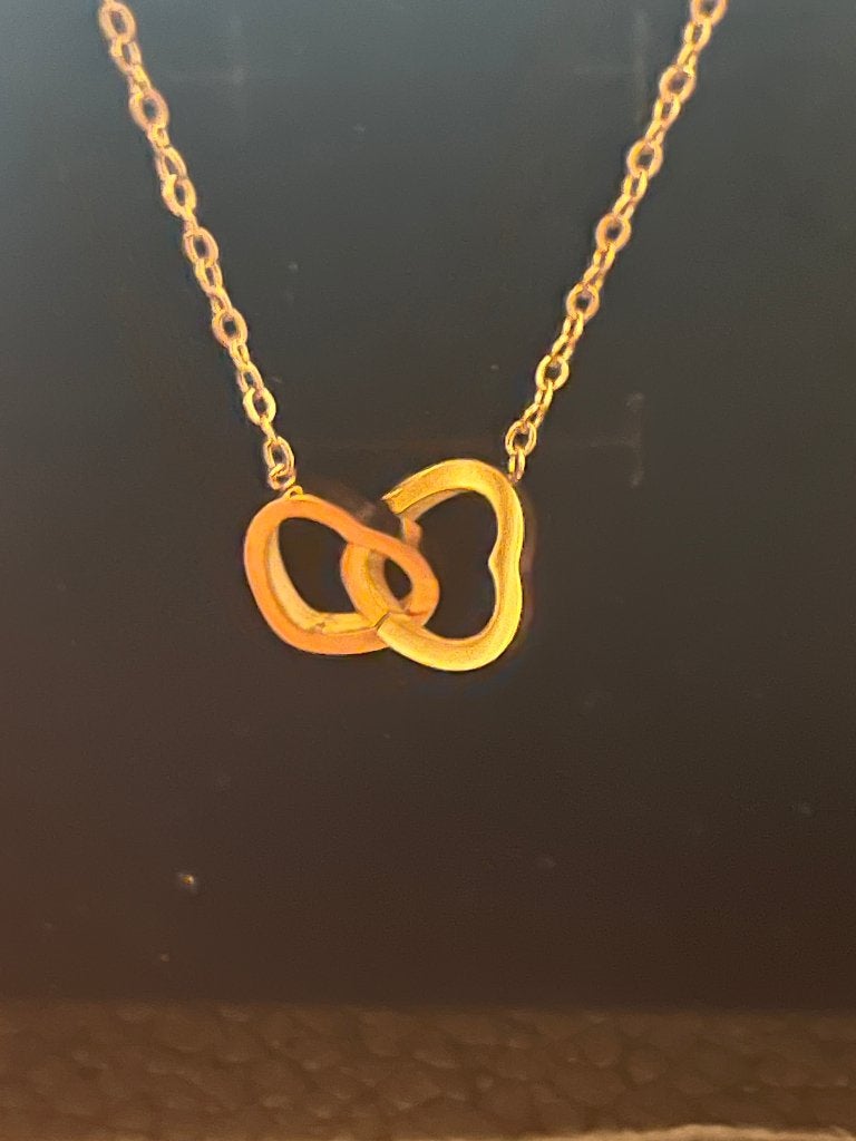 Gouden ketting met in elkaar grijpende hartjes, Verzenden, Zo goed als nieuw, Goud, Zilver
