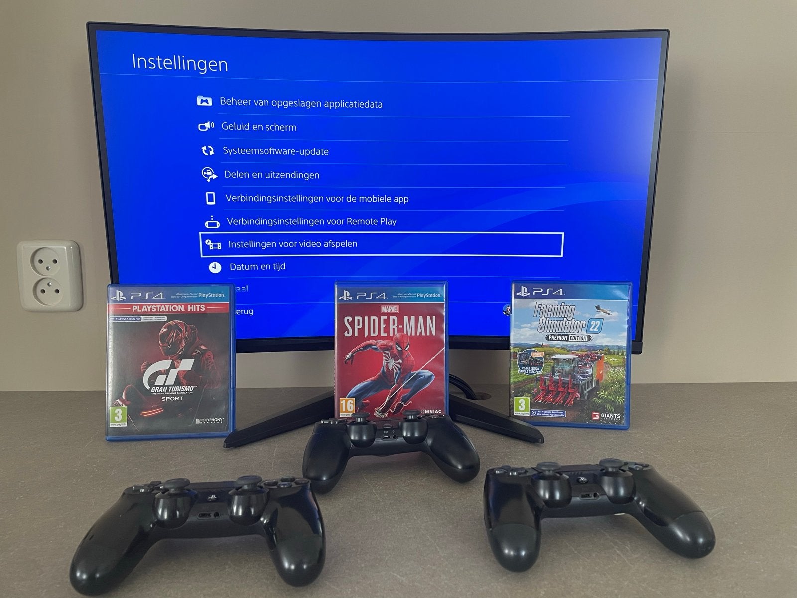 PlayStation 4 Pro met 3 controllers en 3 games, Ophalen of Verzenden, 1 TB, Pro, Met 3 controllers of meer