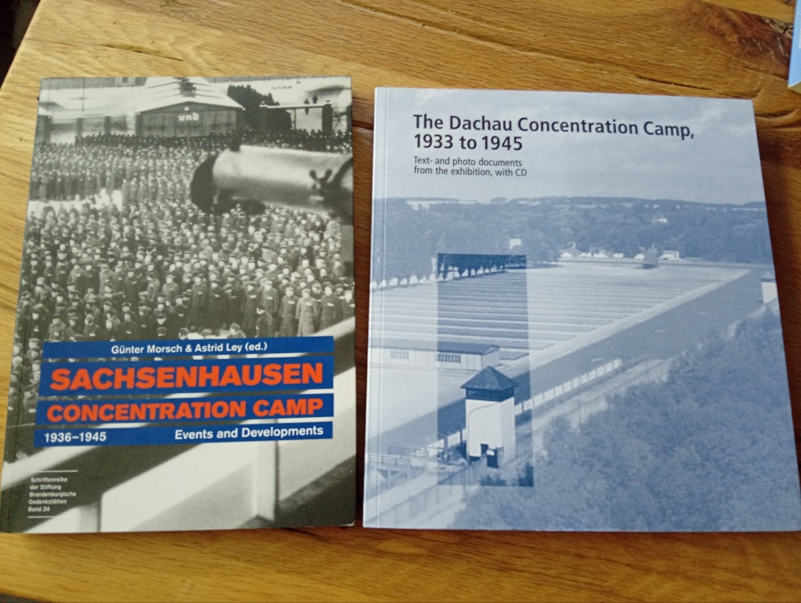 Boeken over concentratiekampen: Sachsenhausen en Dachau, Boeken, Tweede Wereldoorlog, Ophalen of Verzenden, Zo goed als nieuw