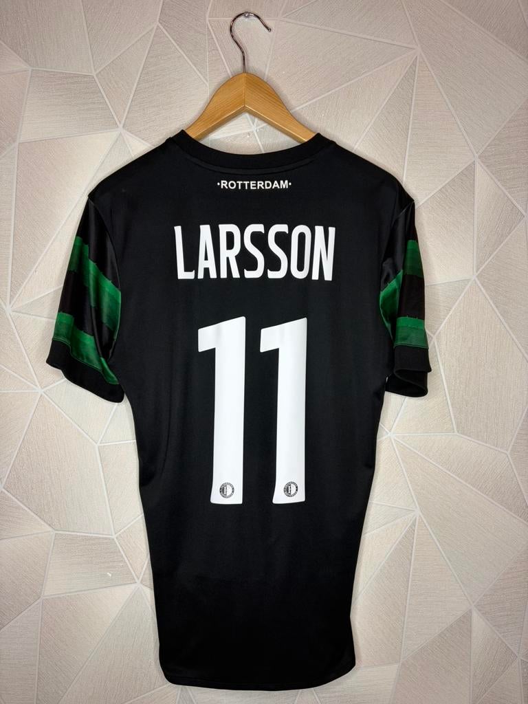 Feyenoord Uit 2017/2018 Larsson, Sport en Fitness, Voetbal, Zo goed als nieuw, Shirt, Maat S, Ophalen of Verzenden