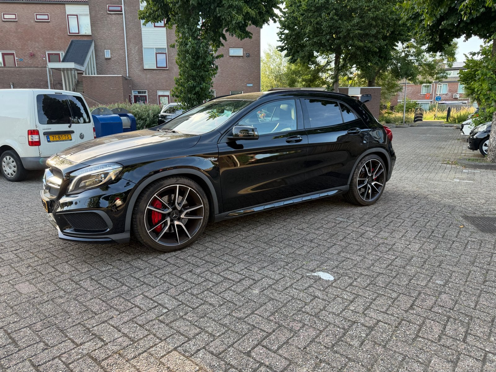 Mercedes-Benz GLA 45 AMG 4Matic - Harman Kardon, Auto's, Mercedes-Benz, Zwart, 4 cilinders, 360 pk, 1485 kg