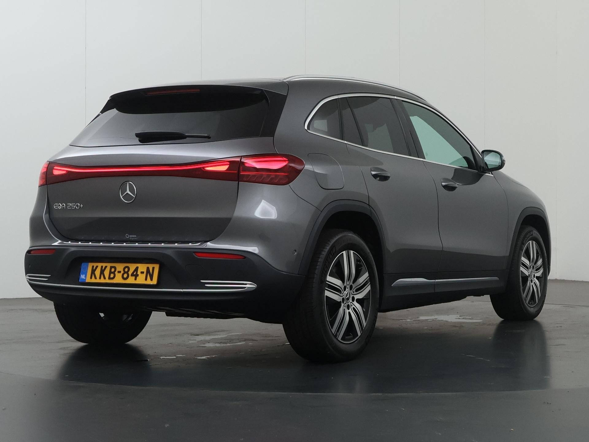 Mercedes-Benz EQA 250+ Business Solution Luxury 71 kWh | Pan, 550 km, Zwart, 445 min, Automatische klimaatregeling