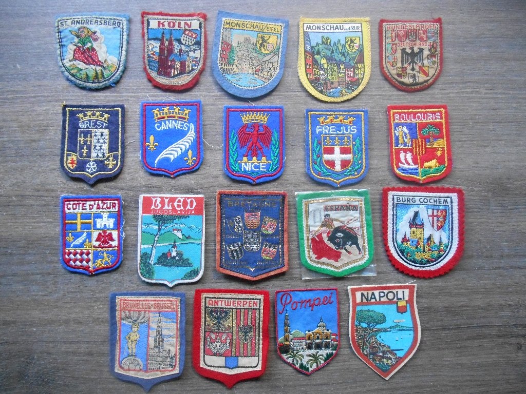 NOG 17 Steden en landen souvenir badges 2 euro per stuk, Ophalen of Verzenden, Zo goed als nieuw