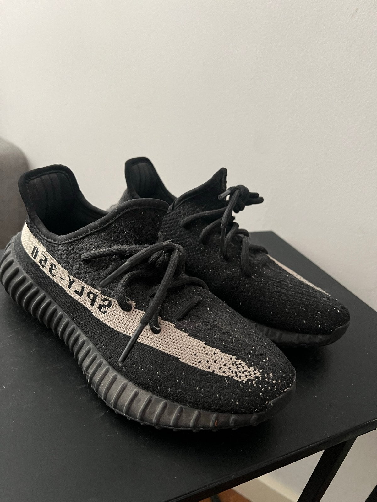 Adidas Yeezy Boost 350 V2 Oreo 39 1/3, Kleding | Heren, Schoenen, Ophalen of Verzenden, Zo goed als nieuw, Zwart, Sneakers of Gympen