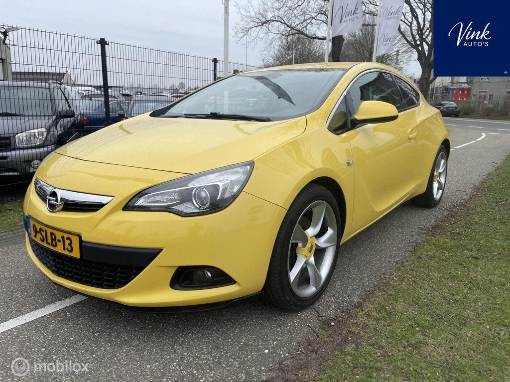 Opel Astra GTC 1.6 Turbo Design Edition | Leer | NAV, Gebruikt, Zwart, 4 cilinders, 170 pk