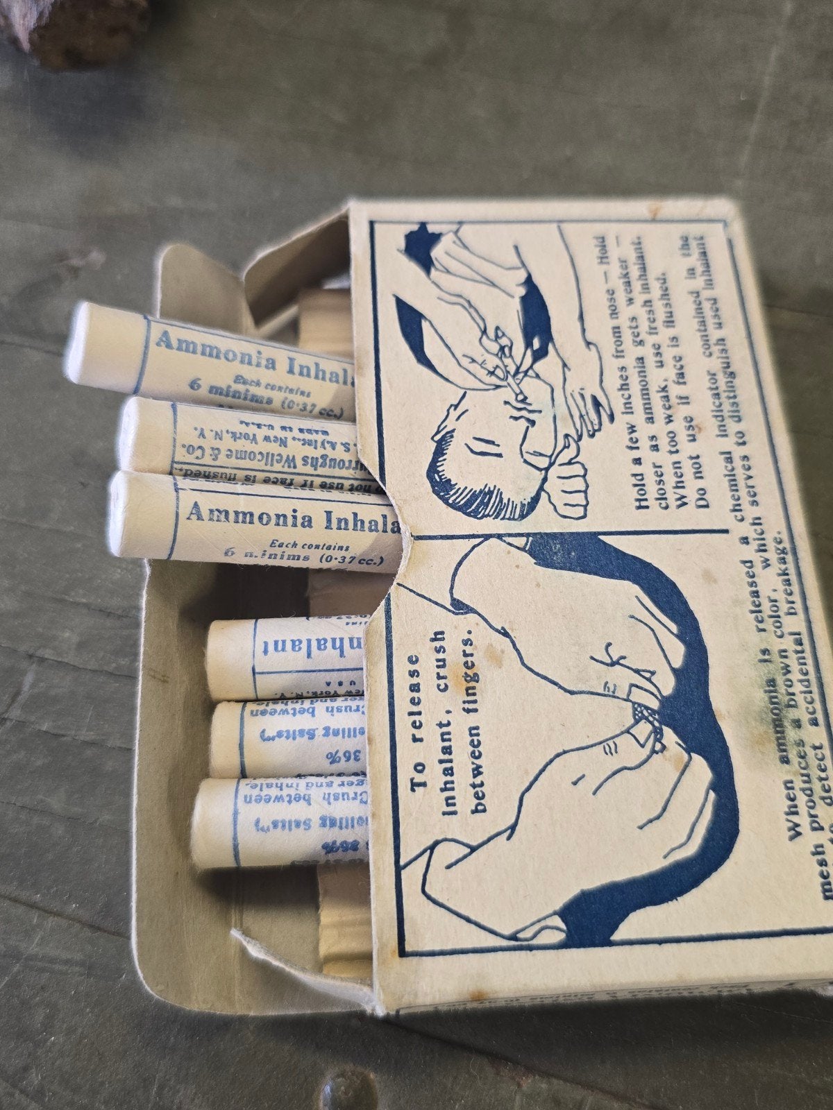 WWII US ammonia inhalant, Verzamelen, Militaria | Tweede Wereldoorlog, Ophalen of Verzenden, Amerika, Embleem of Badge