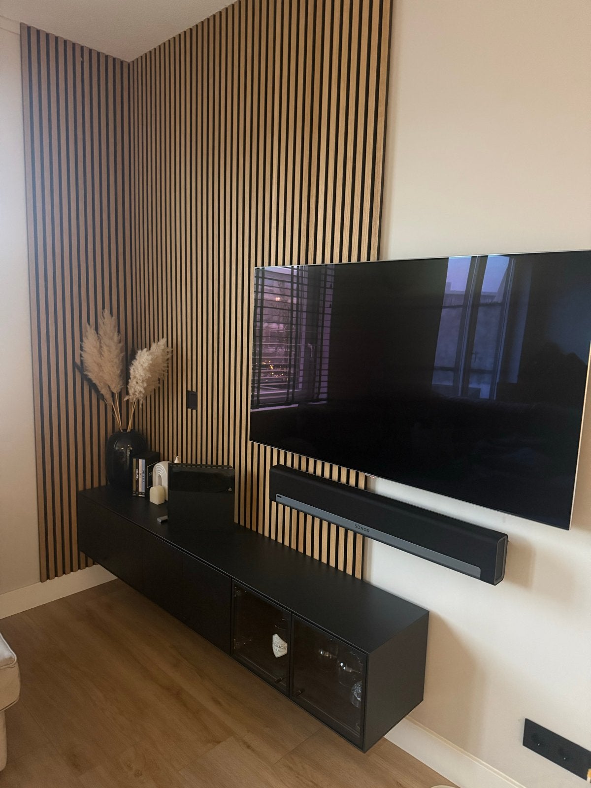 Modern mat zwart zwevend tv-meubel met 3 kastjes, Ophalen, Overige materialen, Gebruikt, 150 tot 200 cm