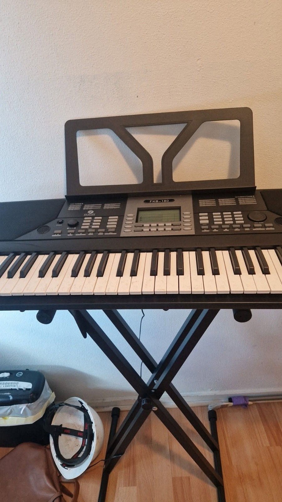 Zo goed als nieuwe FKB-180 keyboard met standaard, 61 toetsen, Zo goed als nieuw, Met standaard, Ophalen
