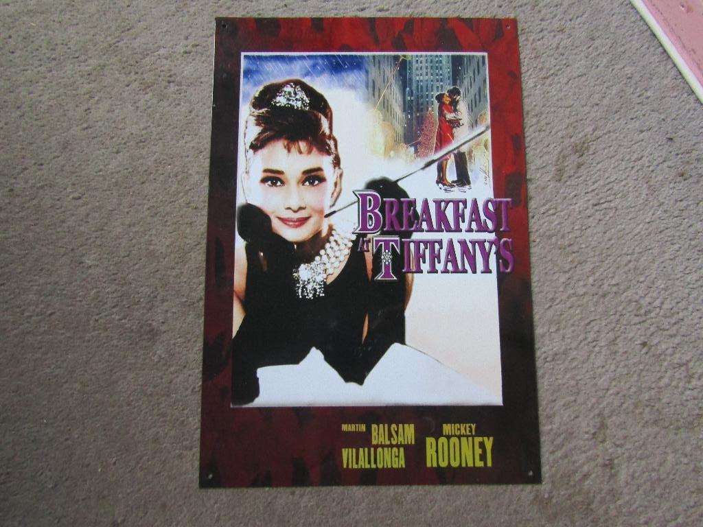 Emaille reclamebord: Breakfast at Tiffanny's, Antiek en Kunst, Ophalen of Verzenden