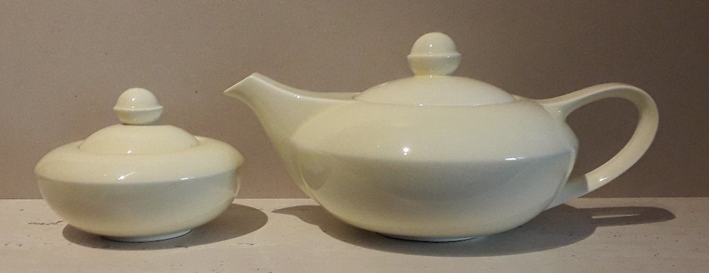 mooi vormgegeven theepot met bijpassend suikerpotje, Ophalen of Verzenden, Gebruikt, Overige materialen, Overige typen
