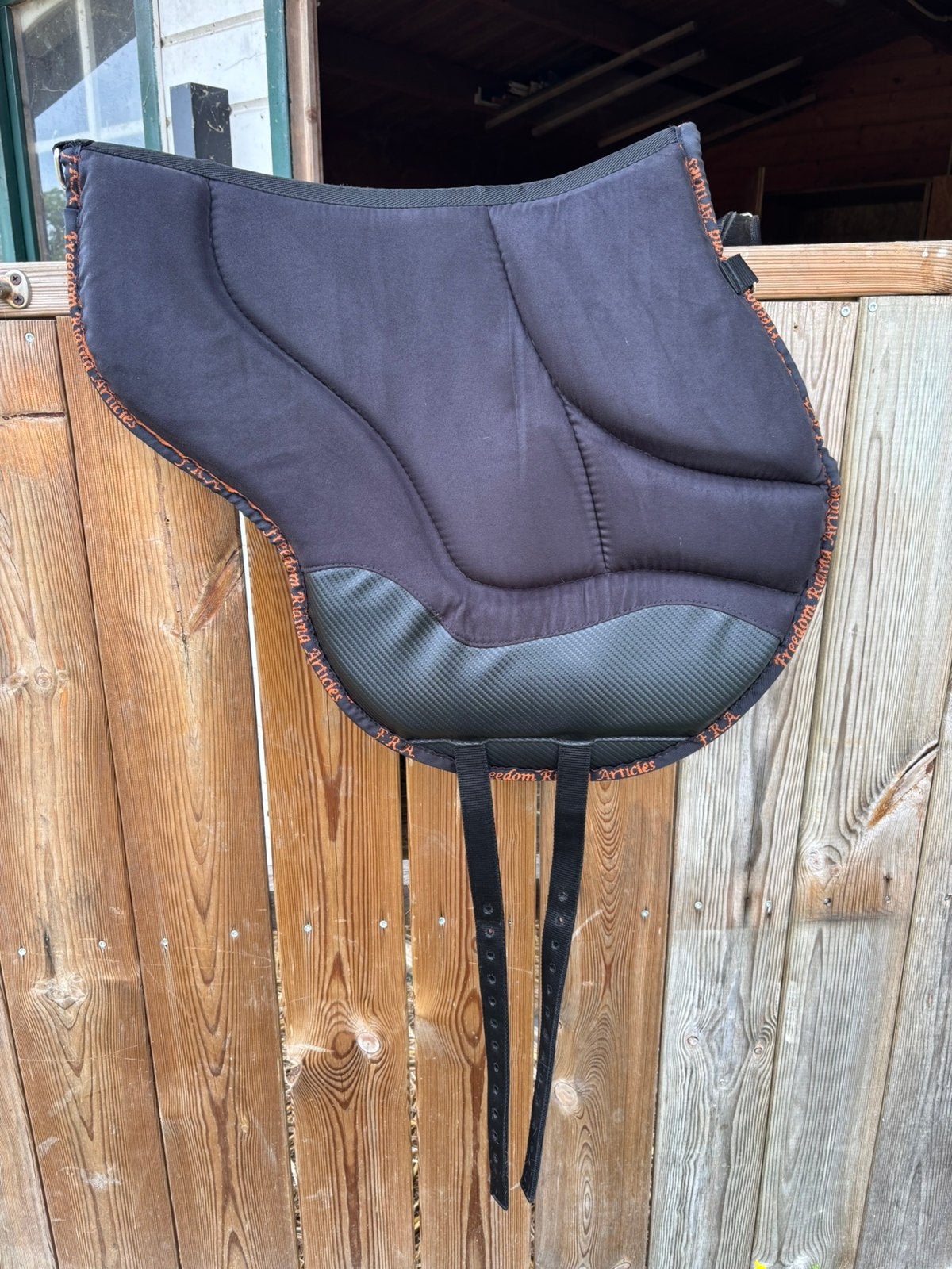 F.R.A. Barebackpad, Dieren en Toebehoren, Paarden en Pony's | Dekens en Dekjes, Nieuw, Overige typen, Full (L), Zwart, Suède, Ophalen of Verzenden