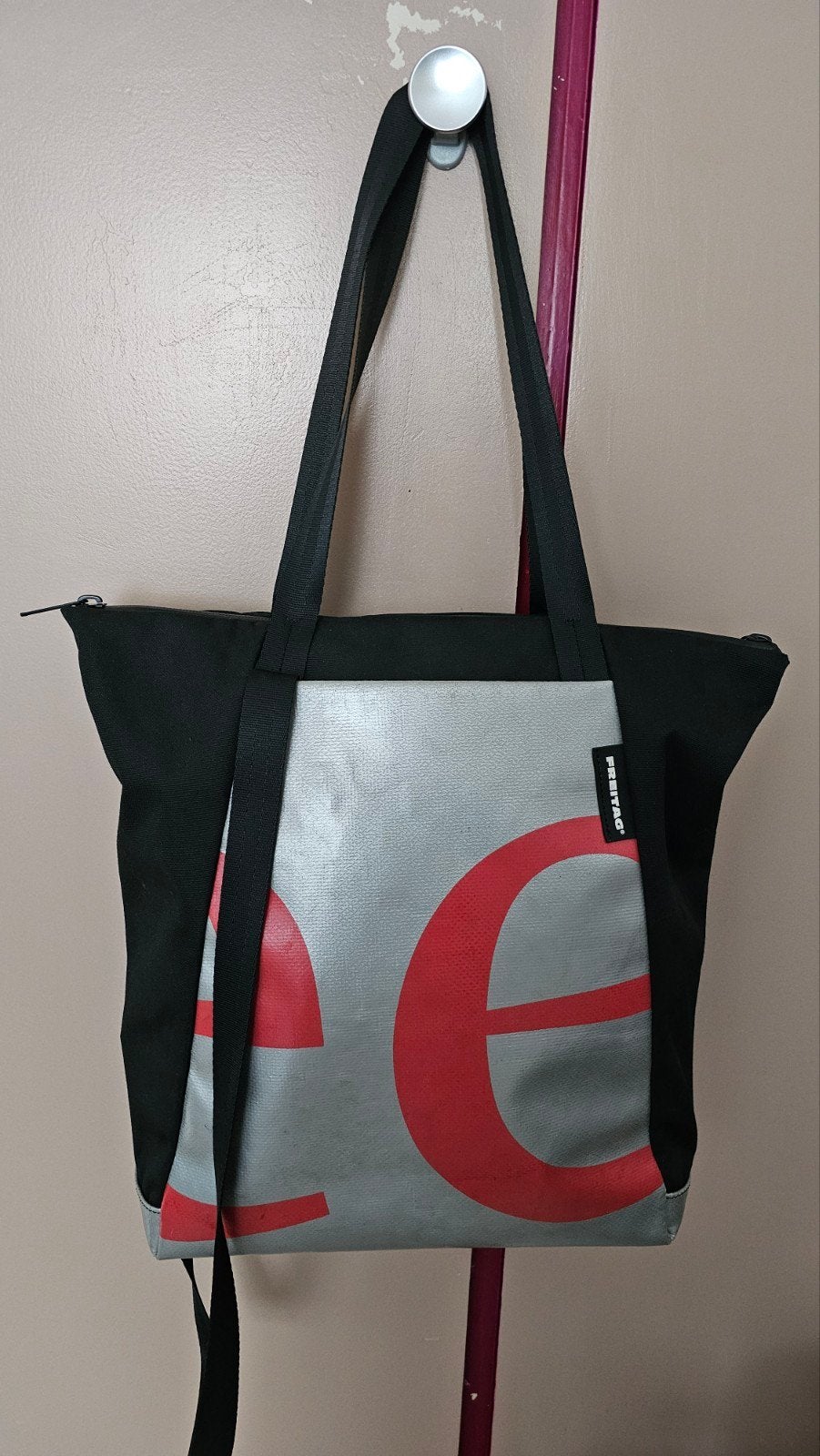 Nieuwstaat Freitag The tote bag F620 DAVIAN, Ophalen, Zo goed als nieuw, Zwart