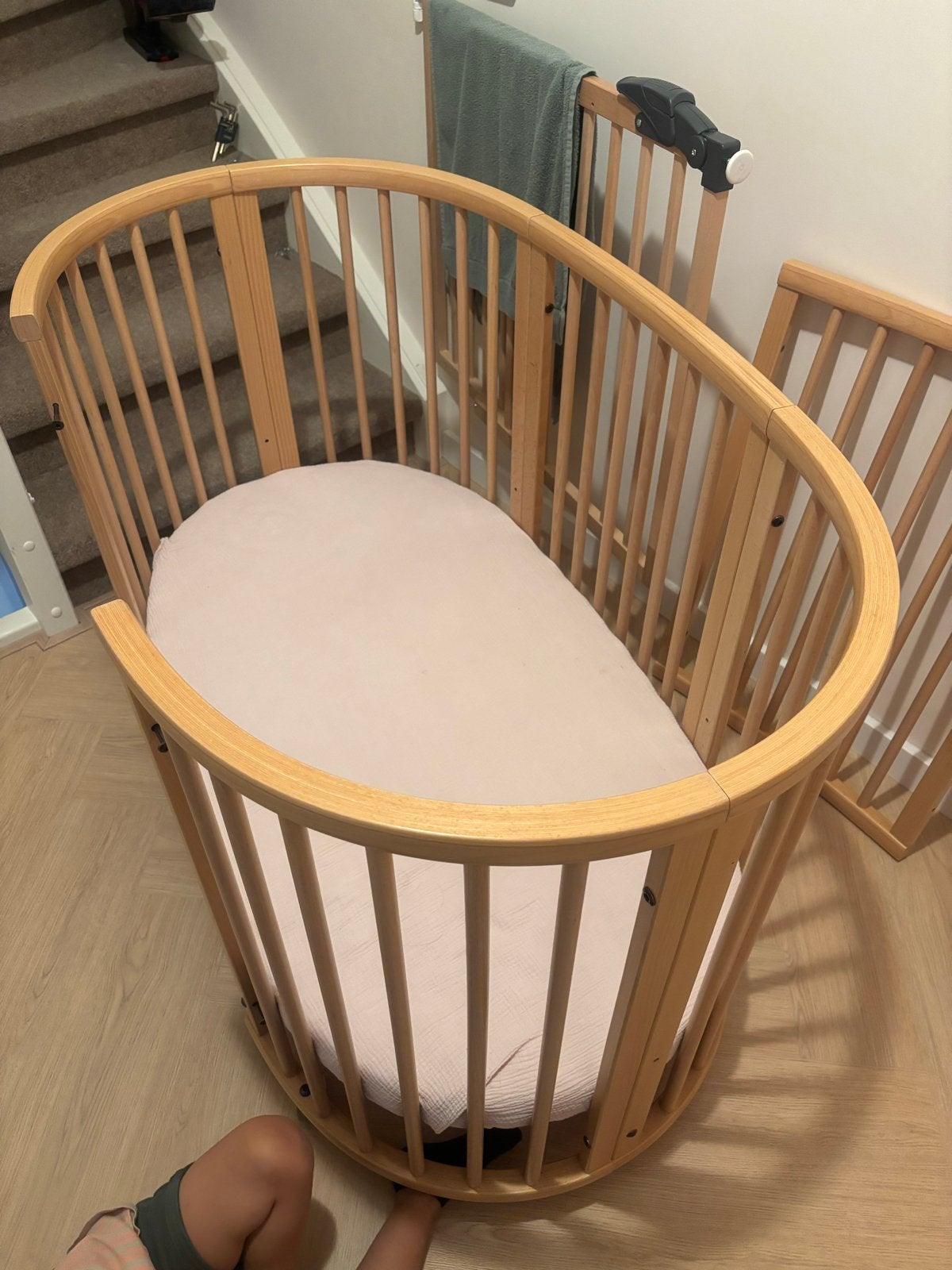 Stokke Sleepi V2 met peutermatras en hoeslaken, 70 tot 85 cm, Zo goed als nieuw, Matras, 140 tot 160 cm