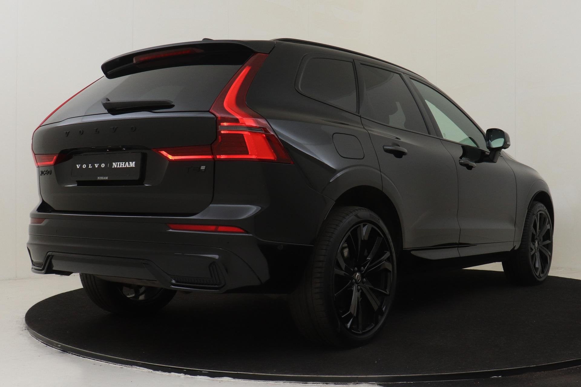 Volvo XC60 II T8 PLUG-IN HYBRID AWD ULTRA BLACK EDITION -PAN, Auto's, Volvo, Automaat, 12 maanden, Lichtsensor, Gebruikt