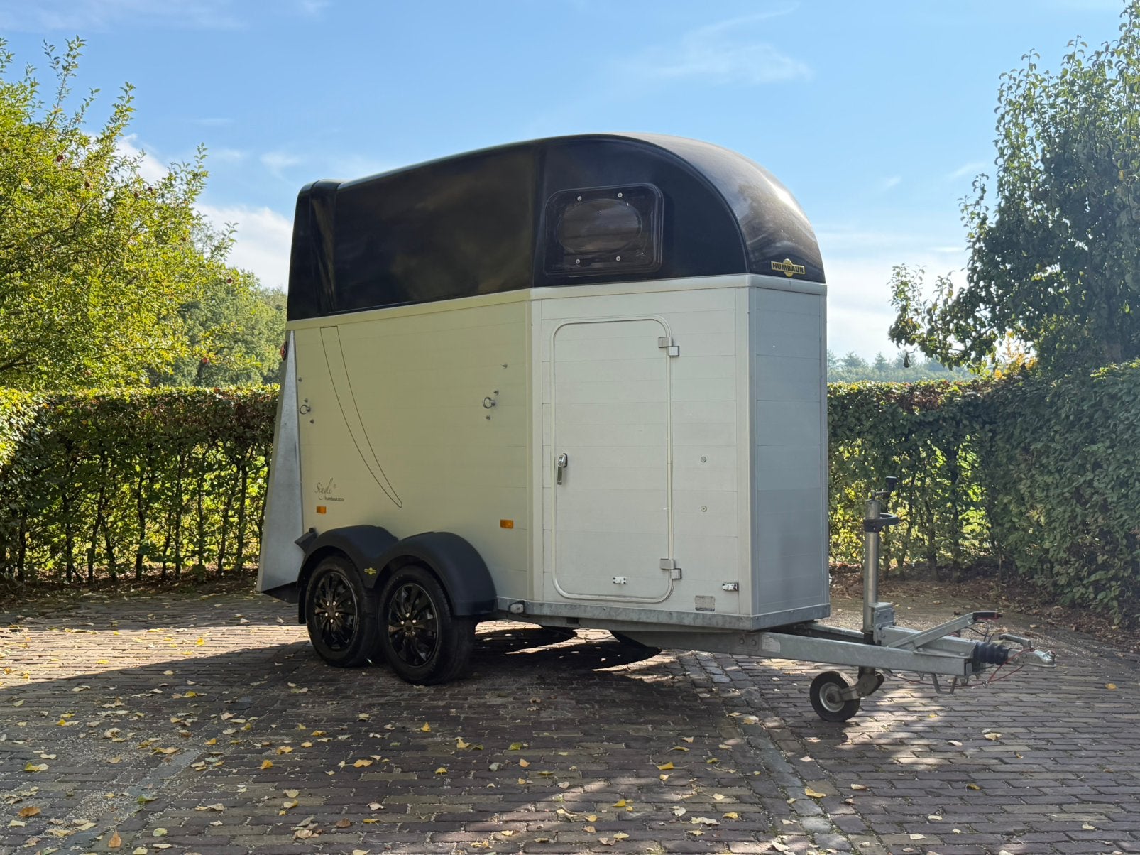 Nette 1.5 paards humbaur vol aluminium met zadelkamer