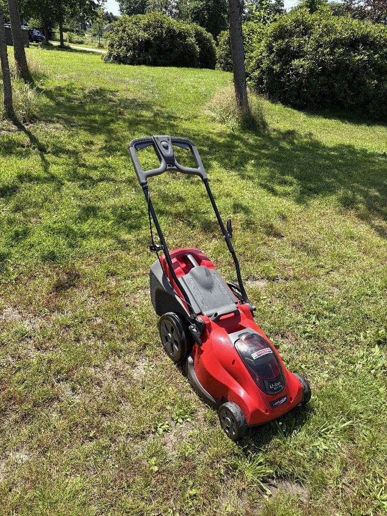 Mooie grasmaaier Castelgarden, Tuin en Terras, Ophalen, Gebruikt, Accu-grasmaaier, Balkmaaier