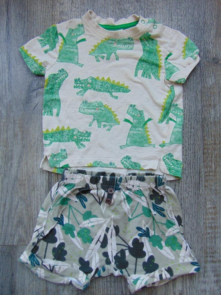 Hema setje maat 74 korte broek + t-shirt krokodil, Kinderen en Baby's, Babykleding | Maat 74, Ophalen of Verzenden, Zo goed als nieuw