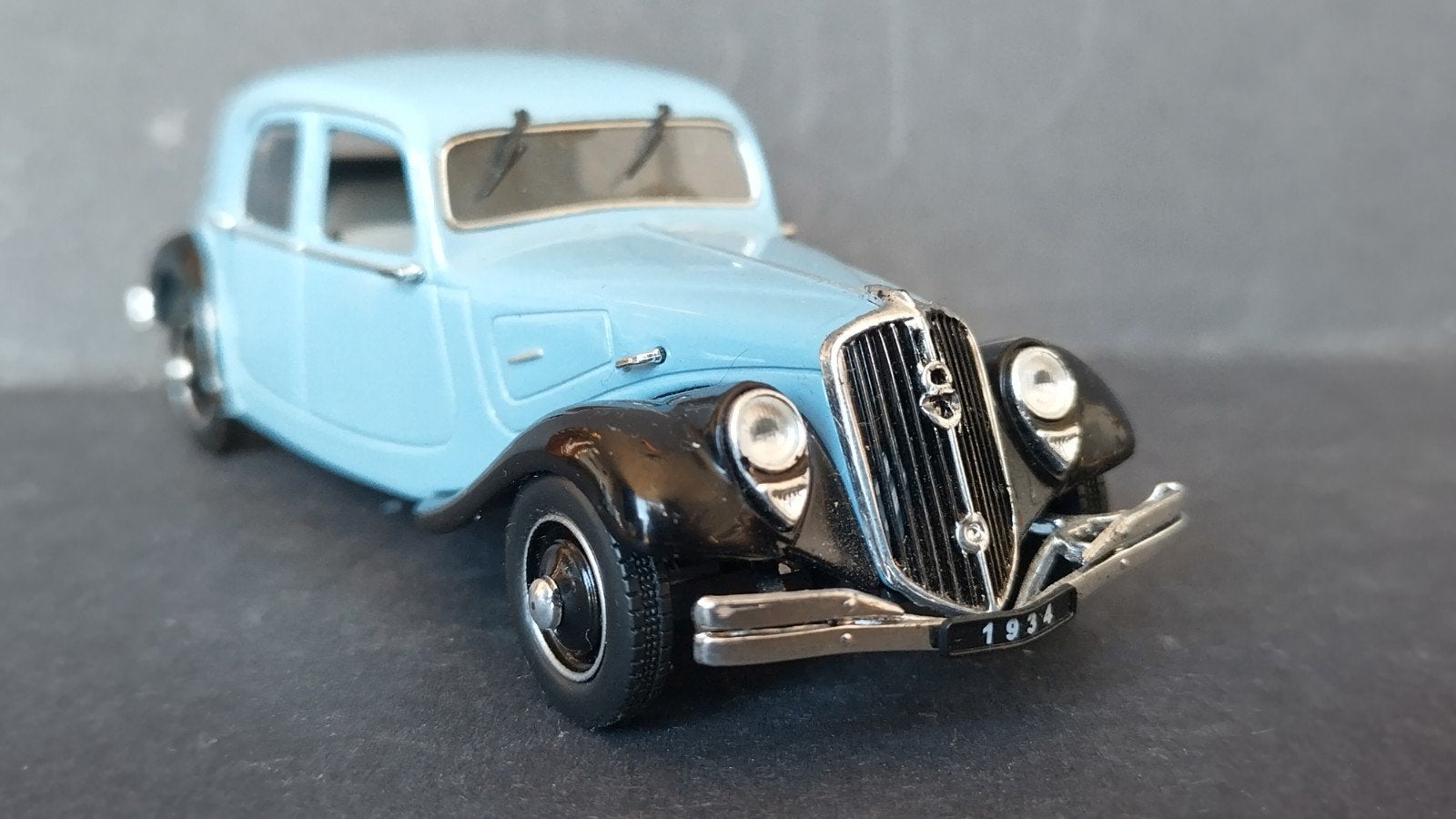 Citroen Traction Avant 22cv 1:43 Universal Hobbies Pol, Auto, Verzenden, M, Zo goed als nieuw