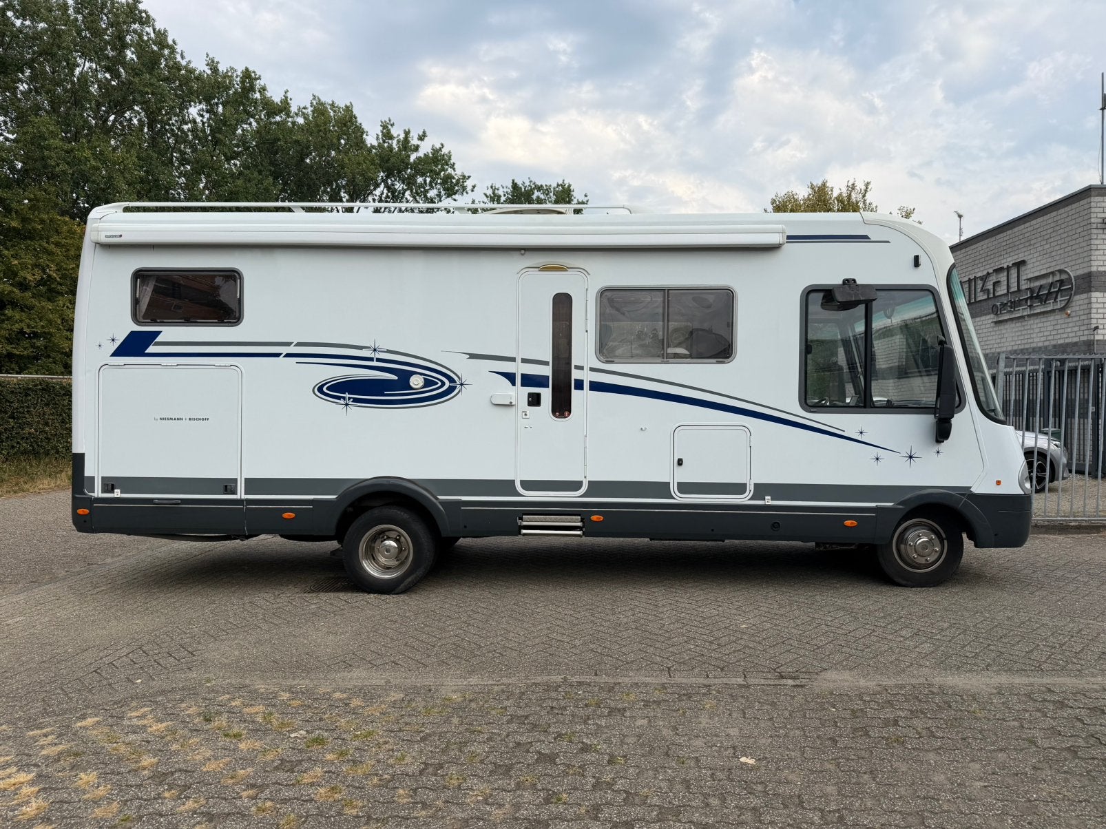 Niesmann + Bischoff Flair 7100iDC MJ 2004 Mercedes Automaat, Niesmann+Bischoff, Raamblindering, 7 tot 8 meter, Bedrijf