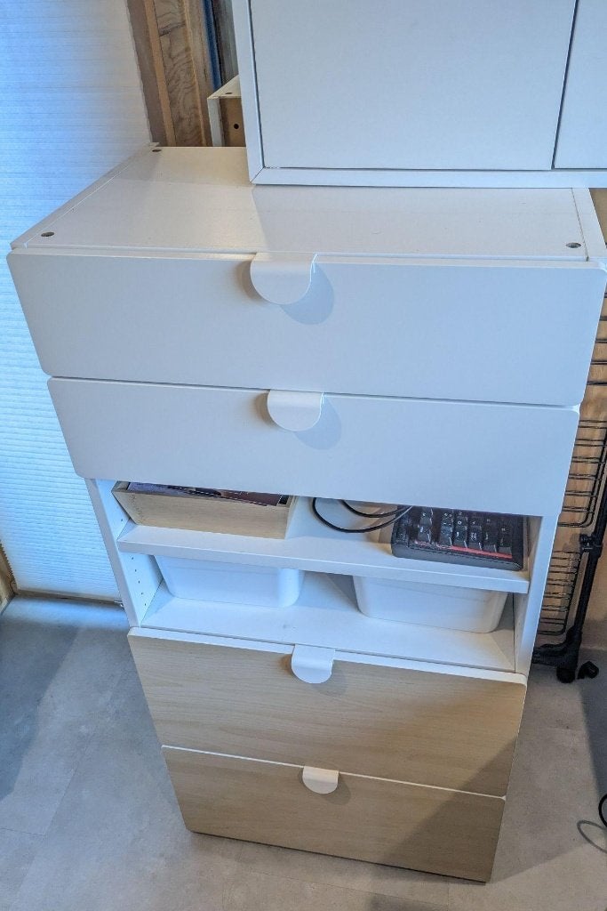 IKEA SMÅSTAD / PLATSA kledingkast – wit/hout – nieuwstaat, Kinderen en Baby's, Ophalen, 105 cm of meer, Zo goed als nieuw, Minder dan 50 cm