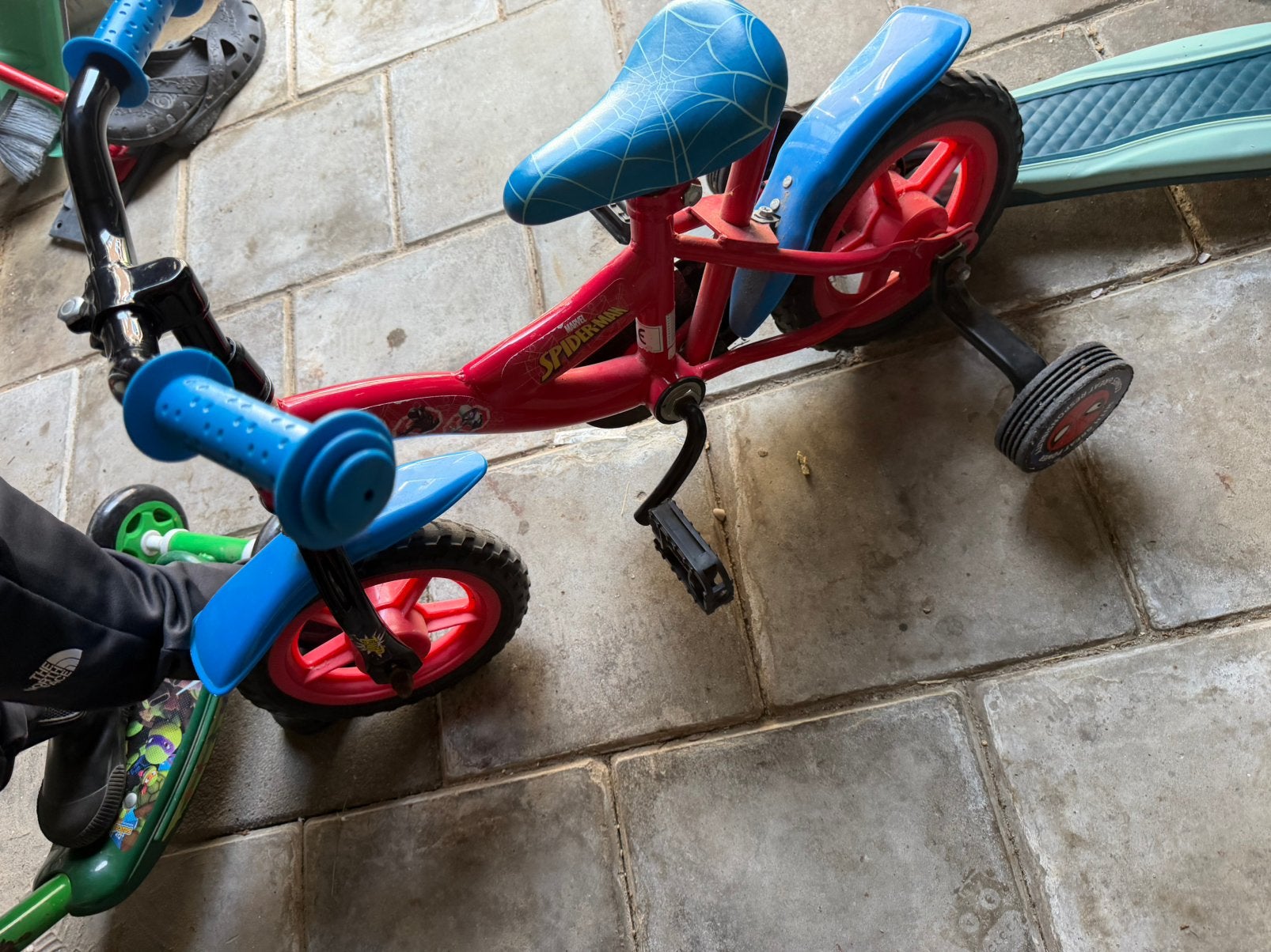 Spiderman kinder fiets, Ophalen, Zo goed als nieuw, Minder dan 16 inch